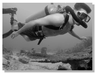 AJ diving the 
Siebe-Gorman Mistral in the Maldives. Steve Warren, 2003